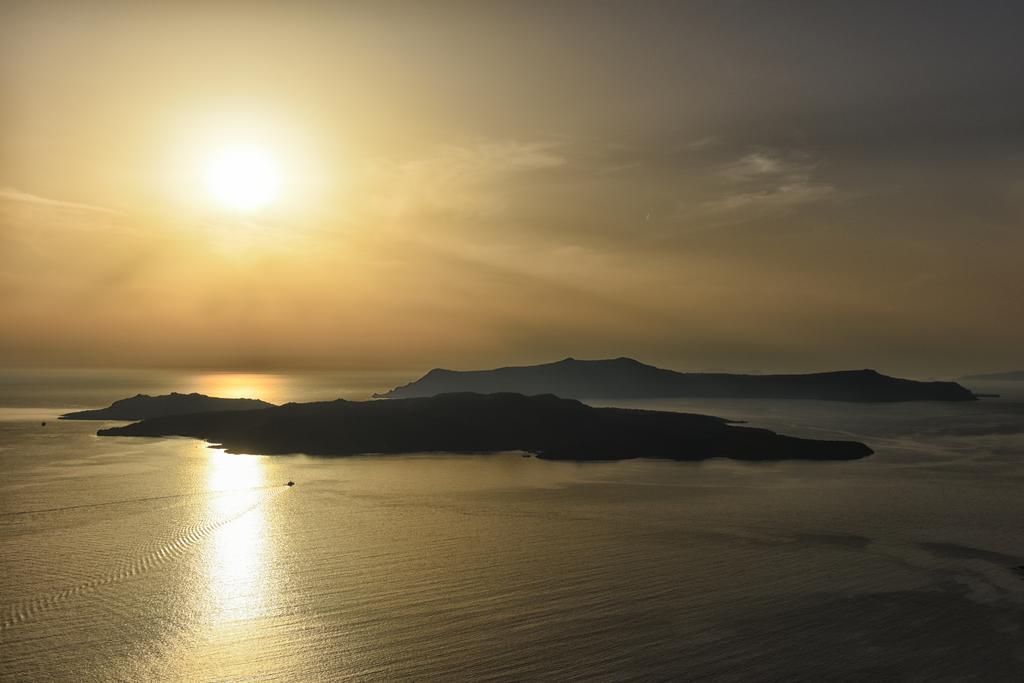 Lilium Hotel Santorini Фіра Екстер'єр фото